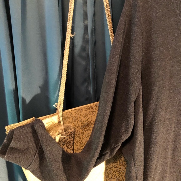 Torrid Tie Up The Back Sweater. (Torrid tub). - Picture 4 of 6